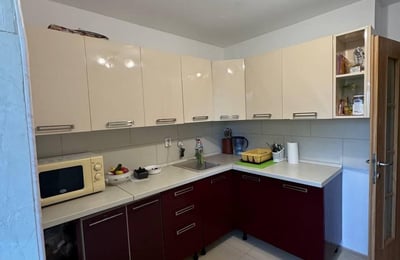 Аренда просторной 3-комнатной квартиры с отдельной кухней, 80 м², район Фалеза Норд, Констанца, Румыния